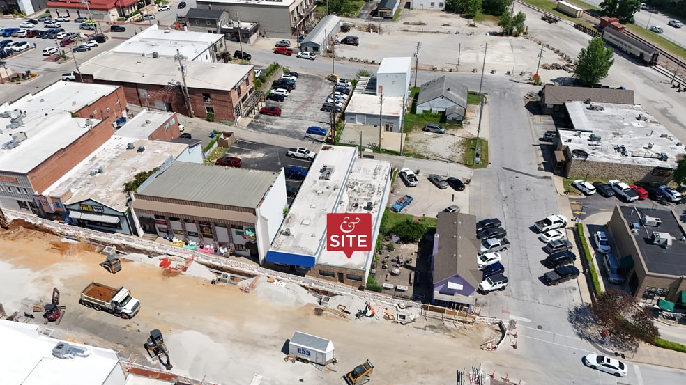 117-119 E Main St, Branson, MO for lease - Building Photo - Image 2 of 8