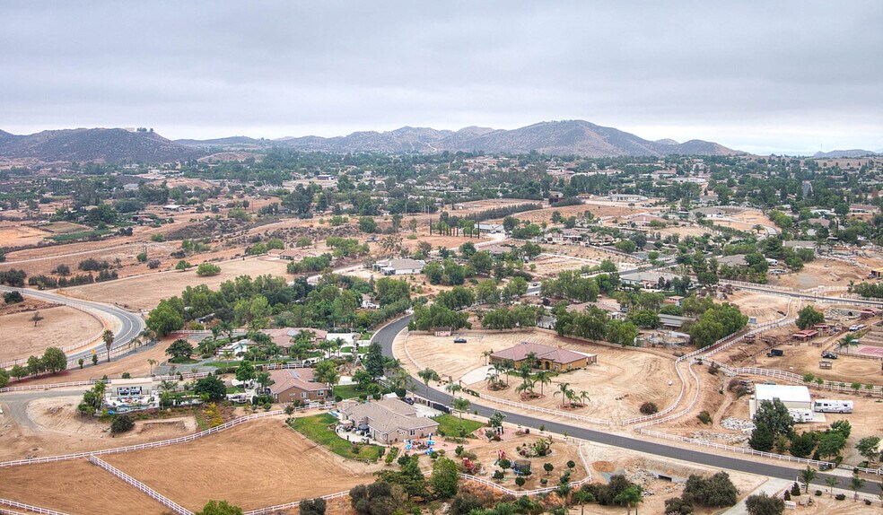 17310 Lake Mathews Dr, Perris, CA 92570