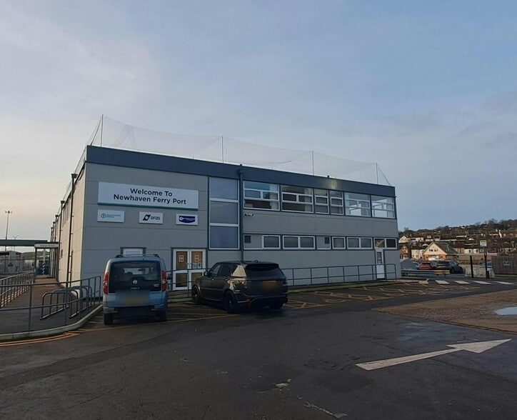 Railway Approach, Newhaven for lease - Building Photo - Image 1 of 1