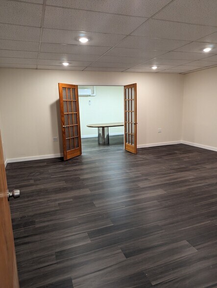 577 N Main St, Brewster Village, NY for lease - Interior Photo - Image 3 of 6