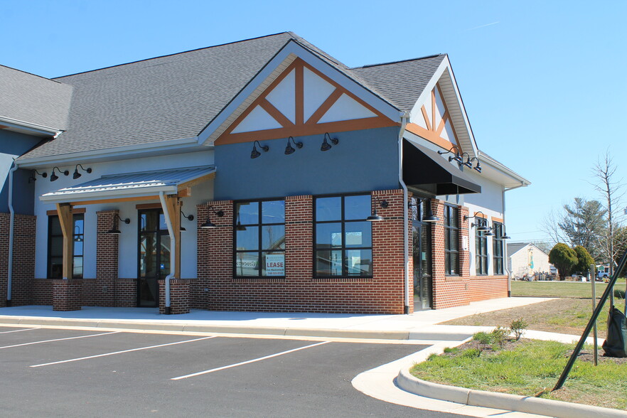 Lovettsville Sq S, Lovettsville, VA for lease - Building Photo - Image 1 of 5