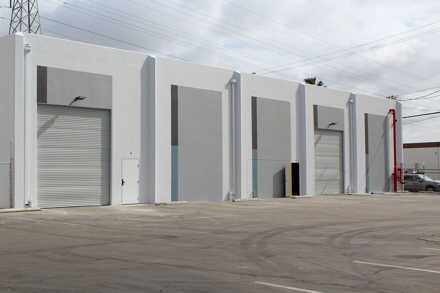 7571-7575 Chapman Ave, Garden Grove, CA for lease - Building Photo - Image 2 of 5