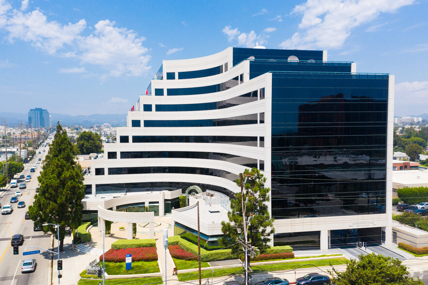 1990 S Bundy Dr, Los Angeles, CA for lease - Primary Photo - Image 1 of 9