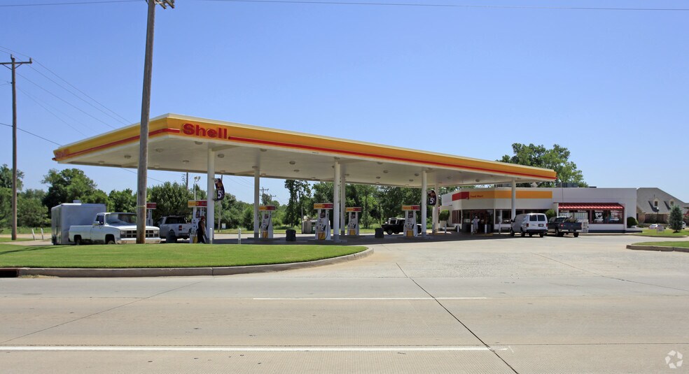 1550 N Mustang Rd, Mustang, OK for sale - Primary Photo - Image 1 of 1