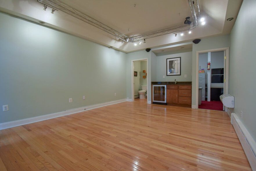 124 W Chester Pike, Havertown, PA for sale - Interior Photo - Image 3 of 6