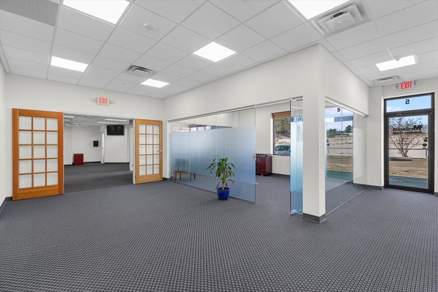 1492 Highland Ave, Cheshire, CT for lease - Building Photo - Image 2 of 17