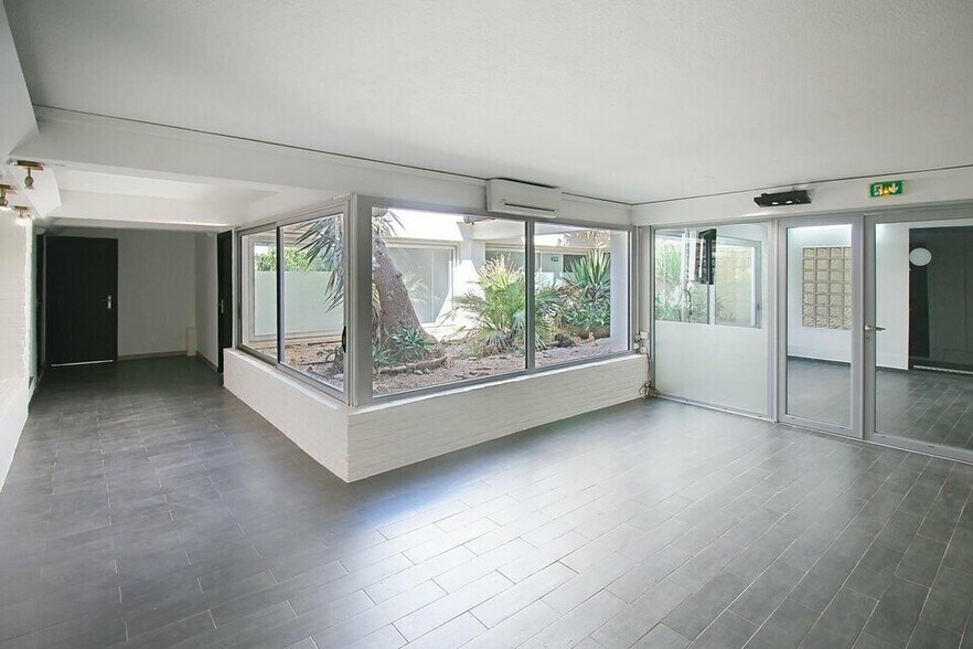 Office in Saint-Raphaël for sale - Interior Photo - Image 1 of 12