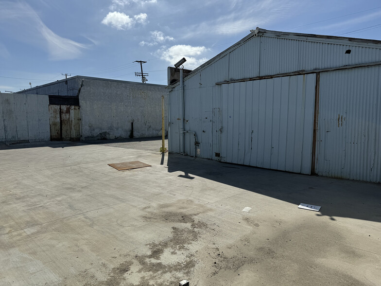 2301 E Anaheim St, Wilmington, CA for lease - Building Photo - Image 3 of 4