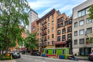 246 E 51st St, New York NY - Pub