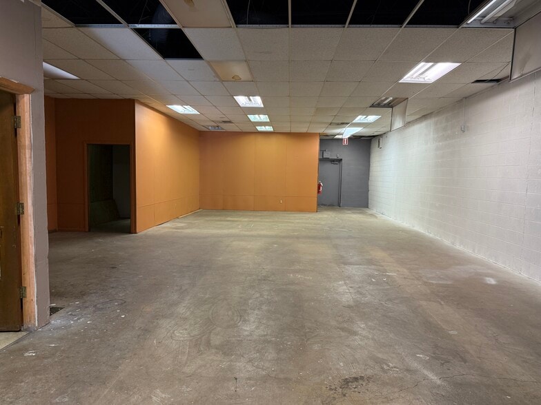 605-619 S Main St, De Forest, WI for lease - Building Photo - Image 3 of 8