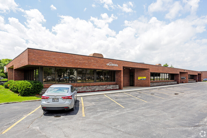 310 Regency Parkway Dr, Omaha, NE for lease - Primary Photo - Image 1 of 12