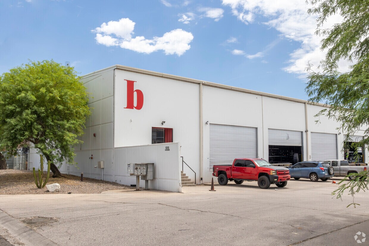1315 E Gibson Ln, Phoenix, AZ for lease Interior Photo- Image 1 of 6