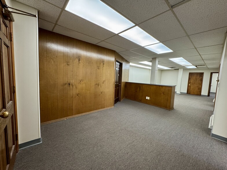 425 S Adams St, Green Bay, WI for lease - Building Photo - Image 3 of 20