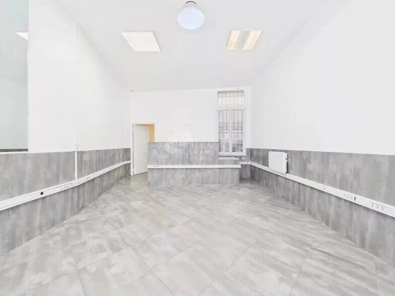 Retail in Paris for lease - Building Photo - Image 3 of 5