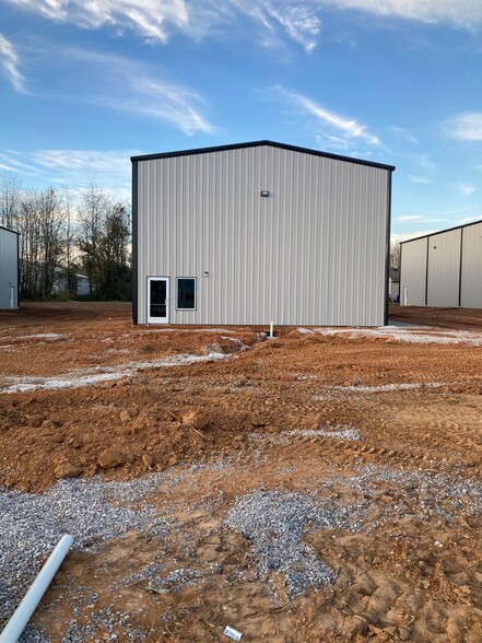 209 B Industrial Drive, Franklin, KY for lease - Building Photo - Image 2 of 10