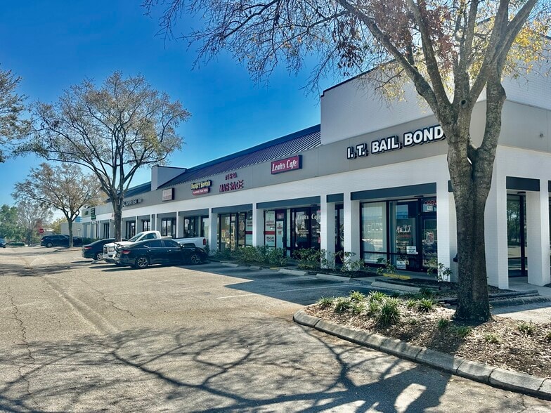 6201-6217 E Hillsborough Ave, Tampa, FL for lease - Building Photo - Image 2 of 6