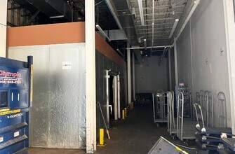 251 W Greens Rd, Houston, TX for lease Interior Photo- Image 1 of 4