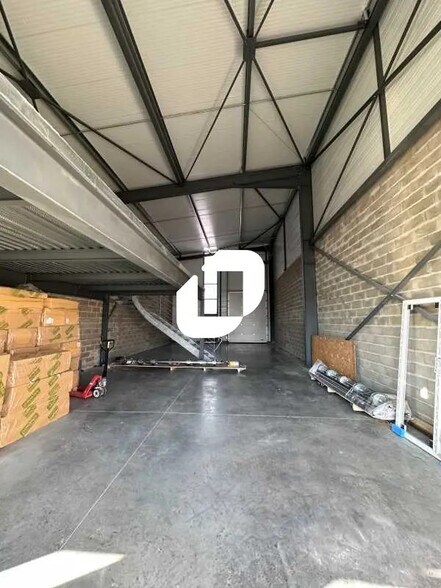 Flex in Beychac-et-Caillau for lease - Interior Photo - Image 2 of 5