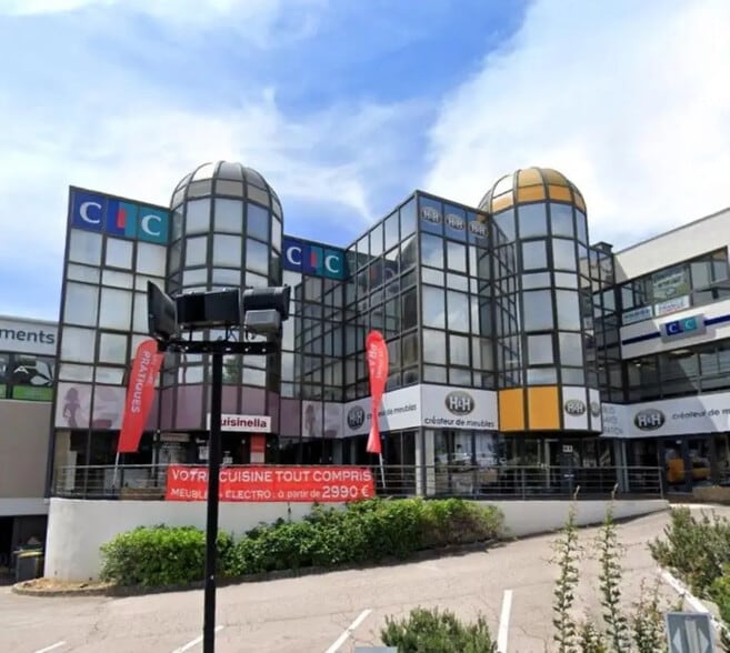 Office in for lease - Building Photo - Image 2 of 7