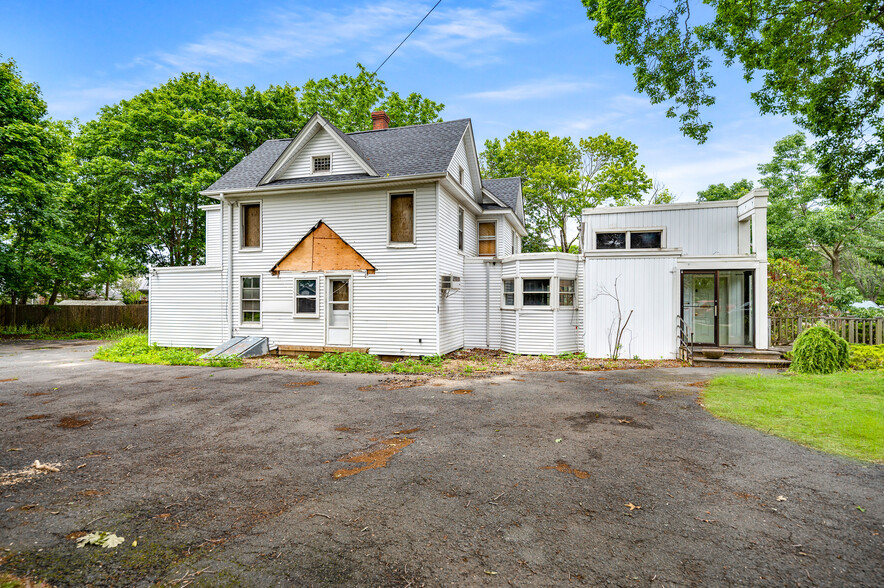 57 Mill Rd, Westhampton Beach, NY for sale - Building Photo - Image 1 of 1