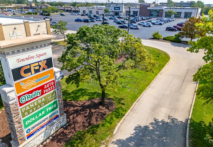 1547-1557 S Lake Street, Mundelein, IL for sale - Building Photo - Image 3 of 10