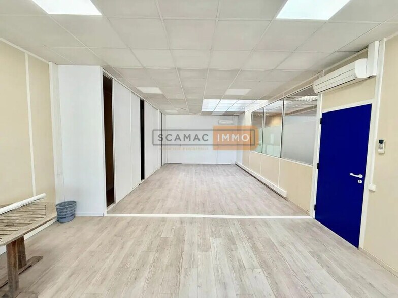 Office in Fréjus for lease - Interior Photo - Image 1 of 6