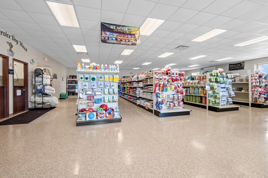 1129 W Fond Du Lac St, Ripon, WI for sale - Building Photo - Image 3 of 24