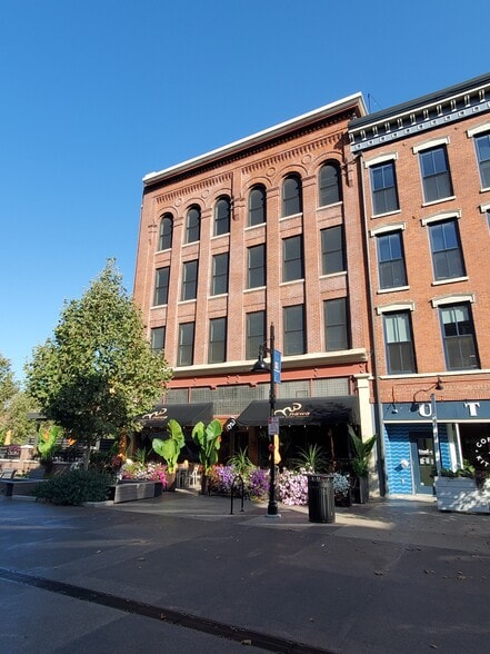 126 W Columbia St, Fort Wayne, IN for sale - Building Photo - Image 2 of 19