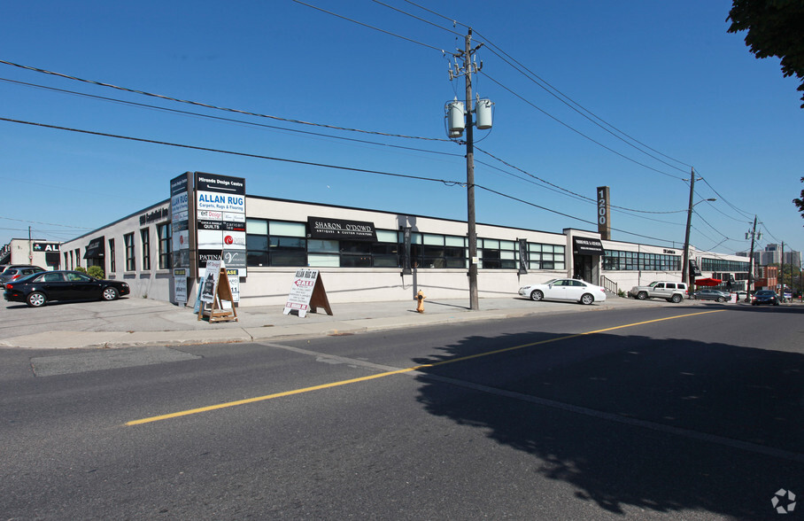 1200 Castlefield Ave, Toronto, ON for lease - Building Photo - Image 1 of 2