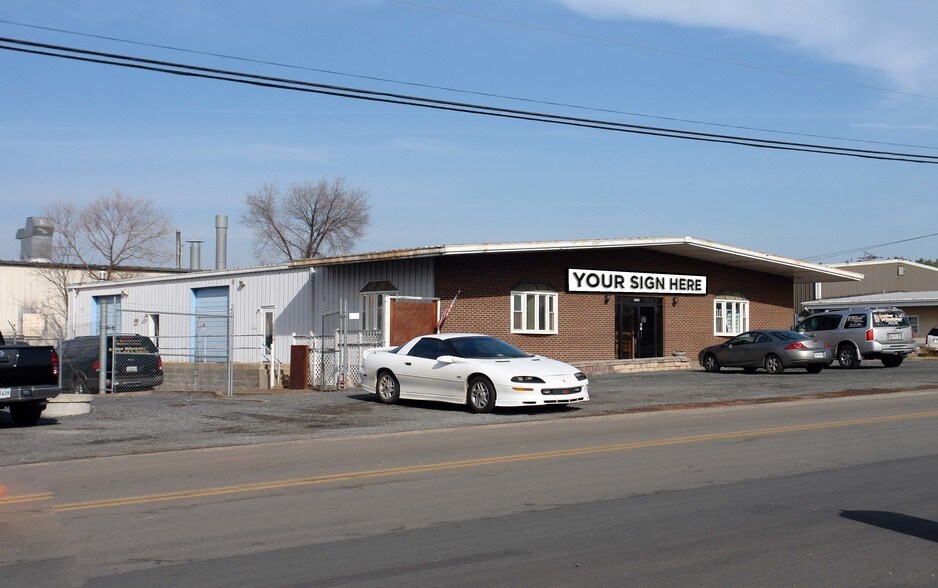 25291 Pleasant Valley Rd, Chantilly, VA 20152