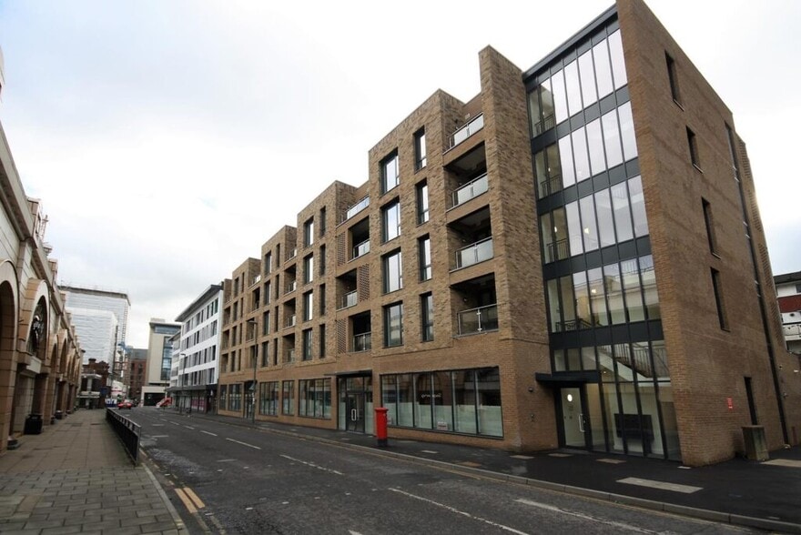 16-22 Cromwell Rd, Redhill for lease - Building Photo - Image 1 of 1