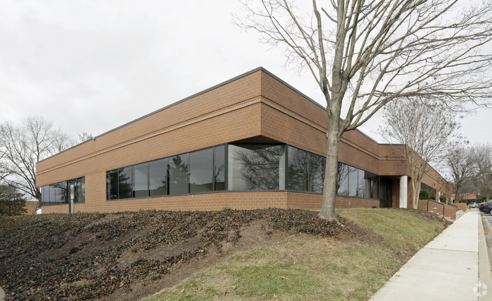 4200 Forbes Blvd, Lanham, MD for lease - Building Photo - Image 1 of 12