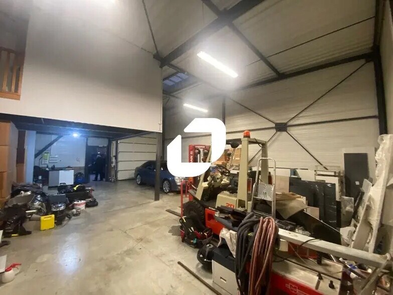 Flex in Conflans-Sainte-Honorine for lease - Interior Photo - Image 2 of 6