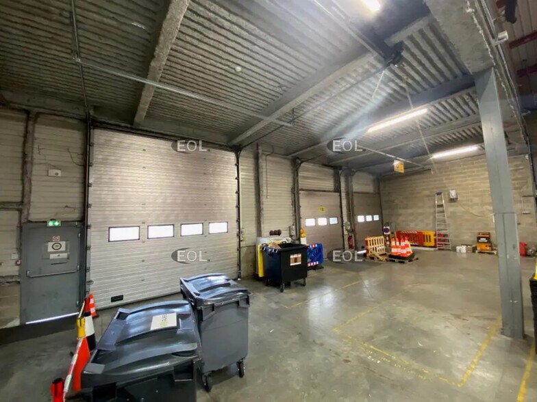 Flex in Combs-la-Ville for lease - Interior Photo - Image 3 of 13