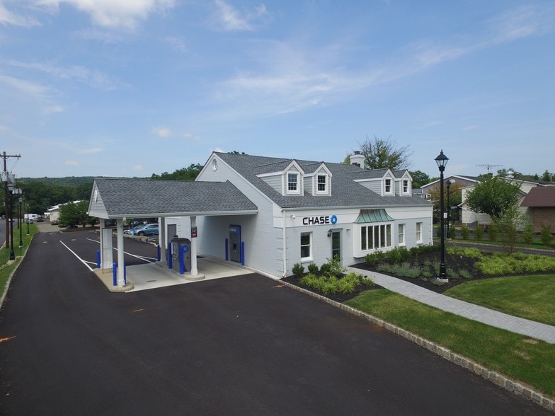 98 E Main St, Mendham, NJ for sale - Building Photo - Image 1 of 1