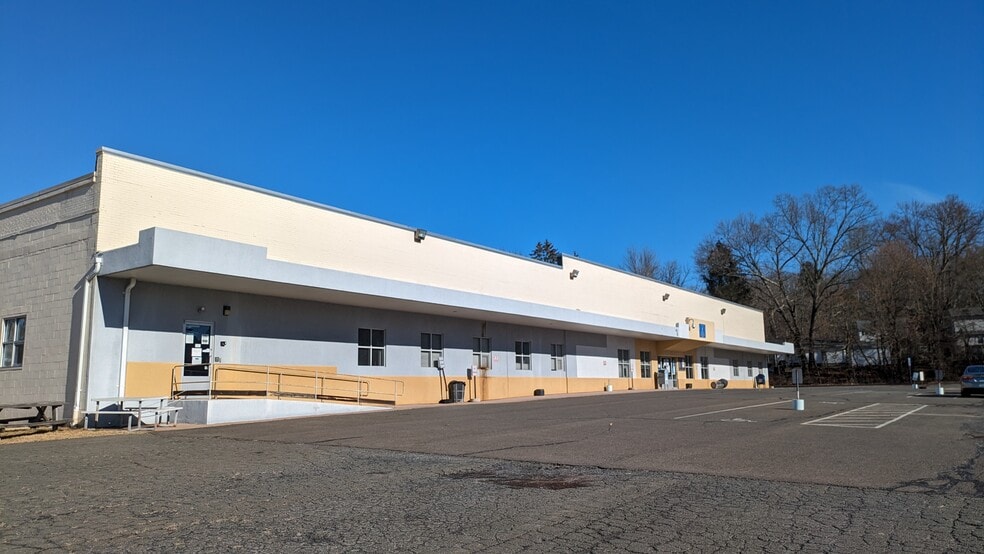 699 East Middle Tpke, Manchester, CT for sale - Building Photo - Image 2 of 9