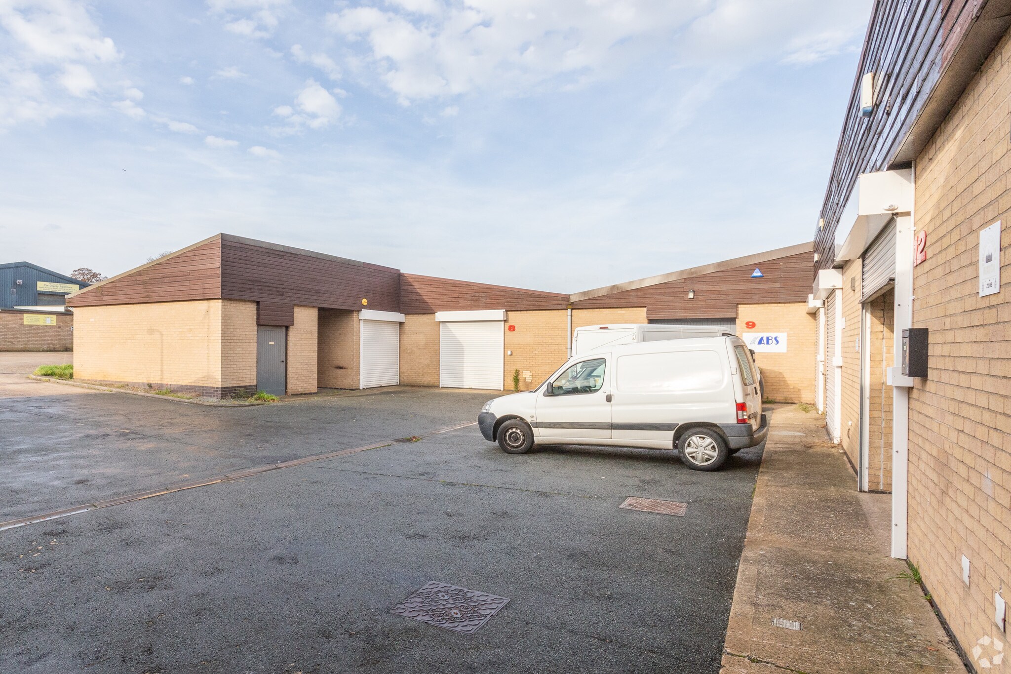 7-15 Craven Way, Newmarket for lease Primary Photo- Image 1 of 5