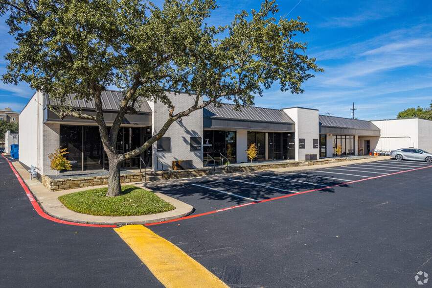 4950 Keller Springs Rd, Addison, TX for lease - Building Photo - Image 2 of 9