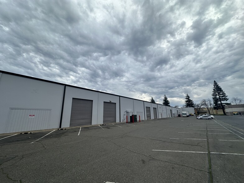 11167 Trade Center Dr, Rancho Cordova, CA for lease - Building Photo - Image 2 of 13