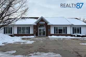 3037 Center Point Rd NE, Cedar Rapids, IA for lease Building Photo- Image 2 of 8