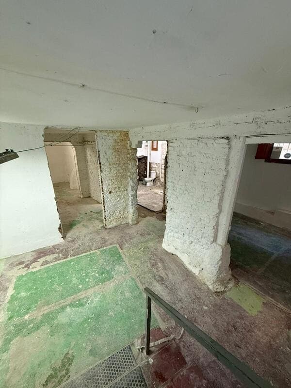 Madrid, MAD 28014 - Unit 01 -  - Interior Photo - Image 1 of 4