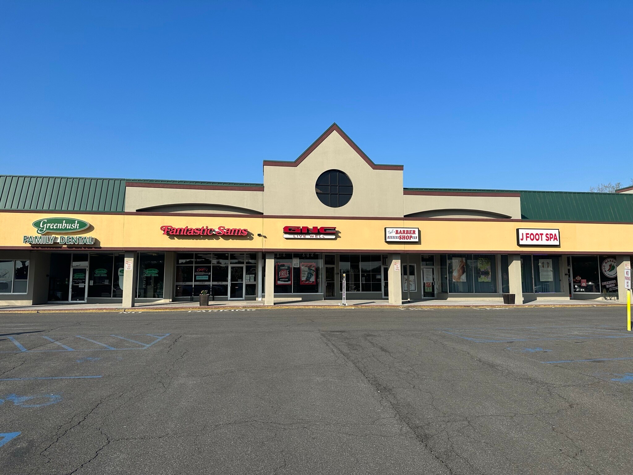 598 Columbia Tpke, East Greenbush, NY 12061 Hannaford Plaza