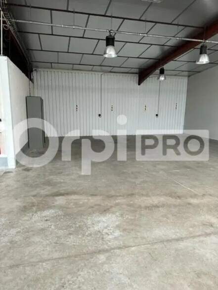 Office in Montauban for lease - Interior Photo - Image 3 of 5