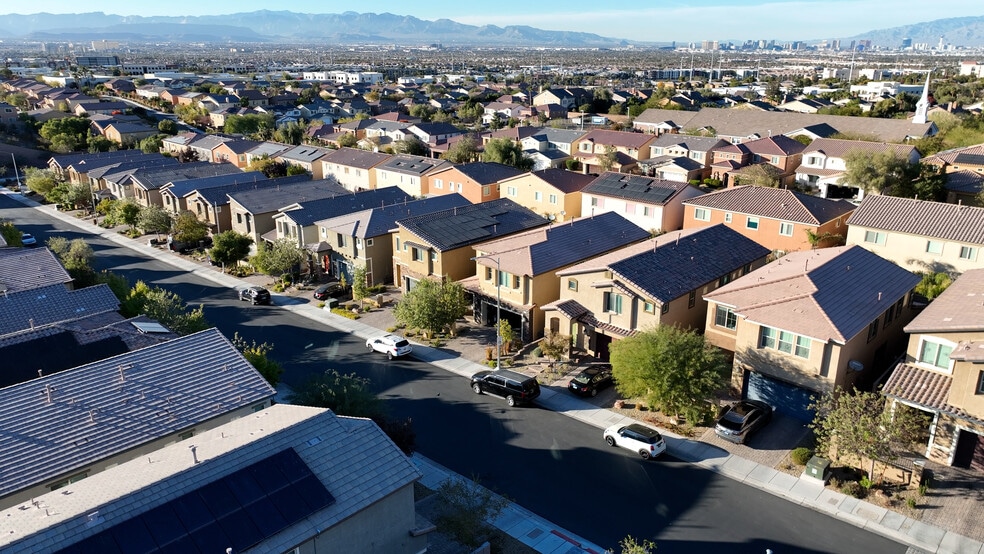 27 Residential Properties - NV portfolio of 27 properties for sale on LoopNet.com - Building Photo - Image 3 of 13