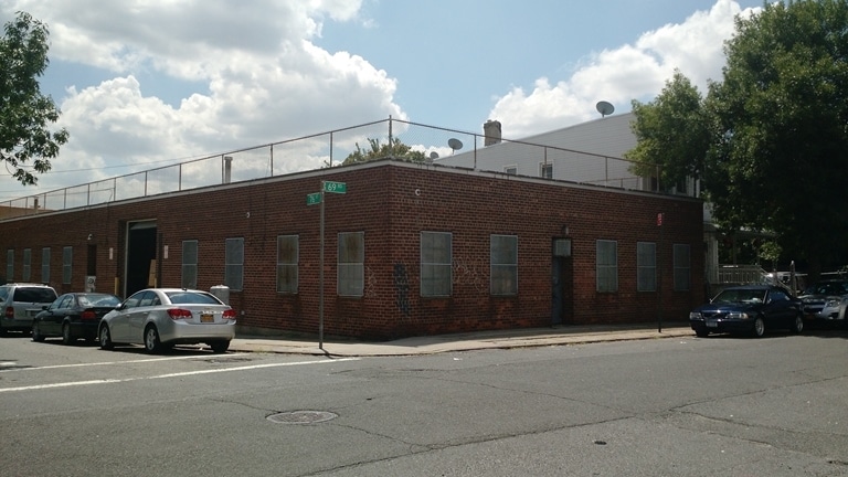6920 76th St, Middle Village, NY for sale Primary Photo- Image 1 of 1