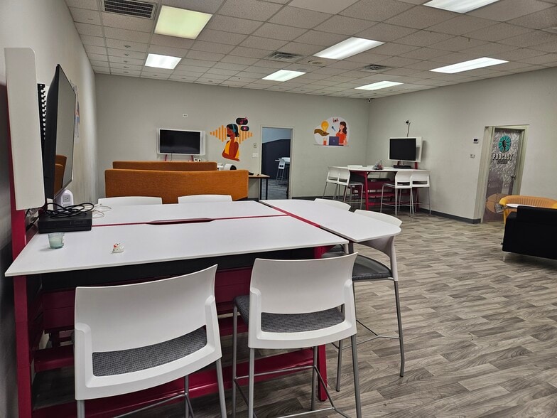 663 11th Street st, Atlanta, GA for lease - Interior Photo - Image 2 of 8