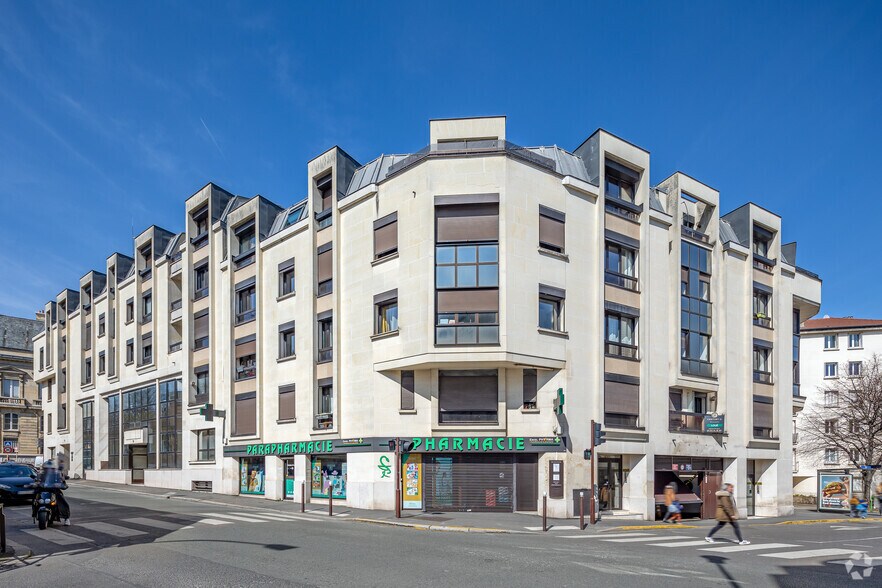 Office in Le Kremlin-Bicêtre for lease - Building Photo - Image 2 of 4