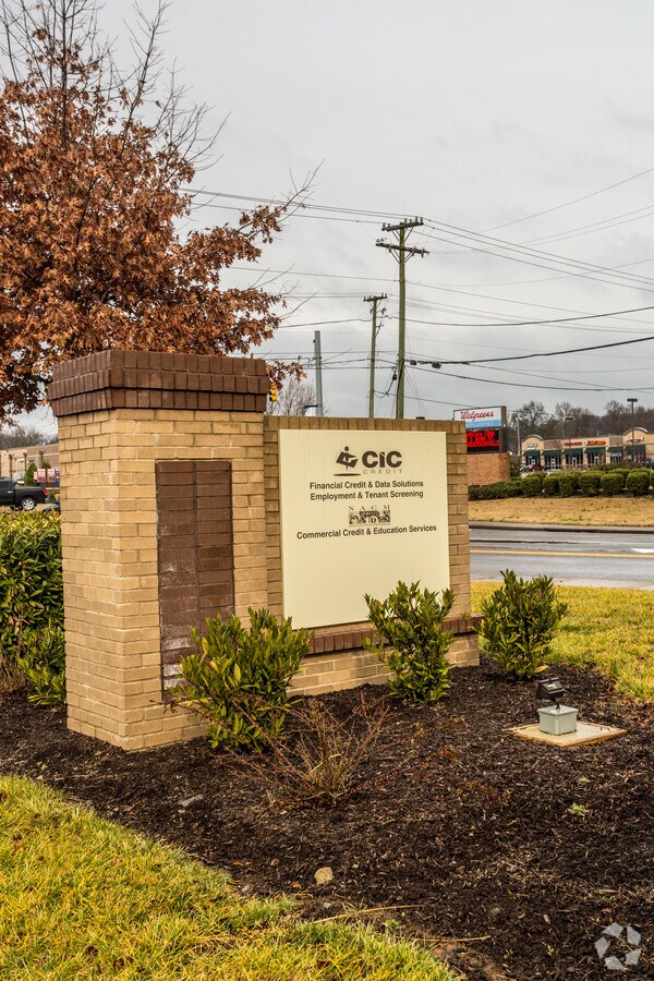 327 Caldwell Dr, Goodlettsville, TN 37072