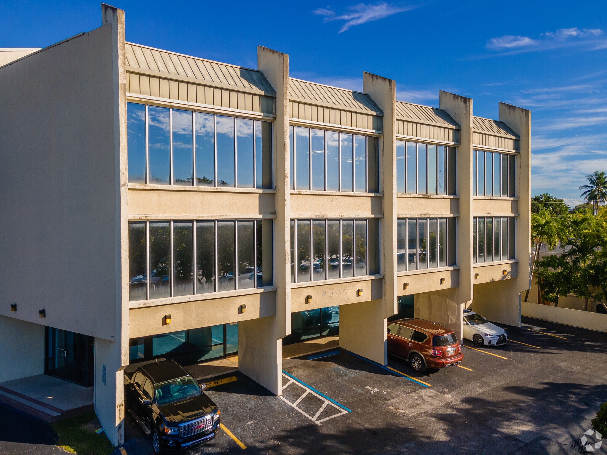 5555 Hollywood Blvd, Hollywood, FL for lease Primary Photo- Image 1 of 15