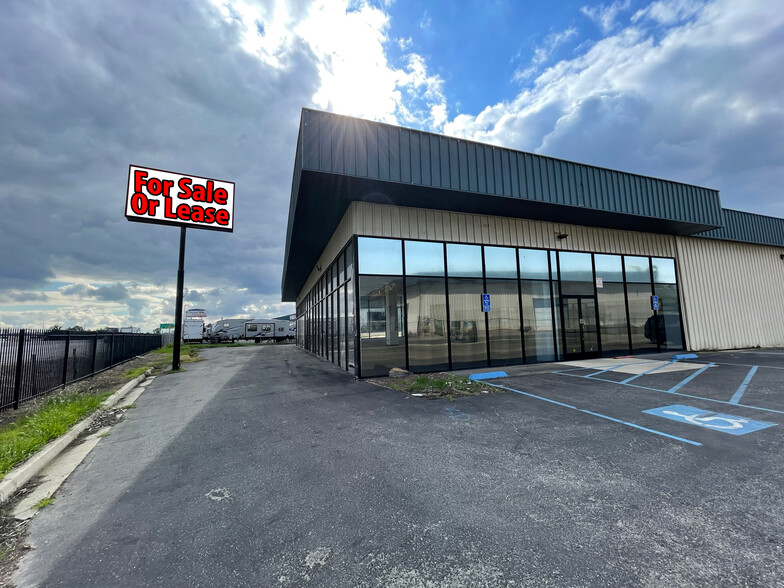 2700 Auto Mall Dr, Bakersfield, CA for sale - Building Photo - Image 1 of 1